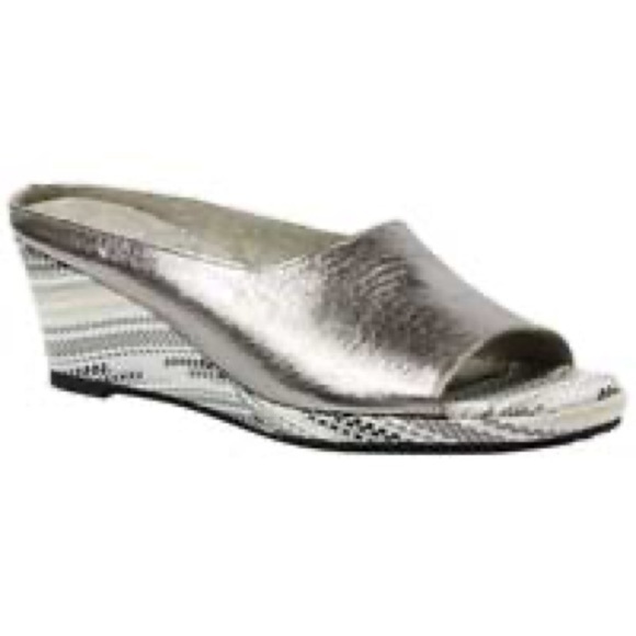 J. Renee ABRIELLE Taupe Metallic Size 7.5 LNC - Picture 3 of 10